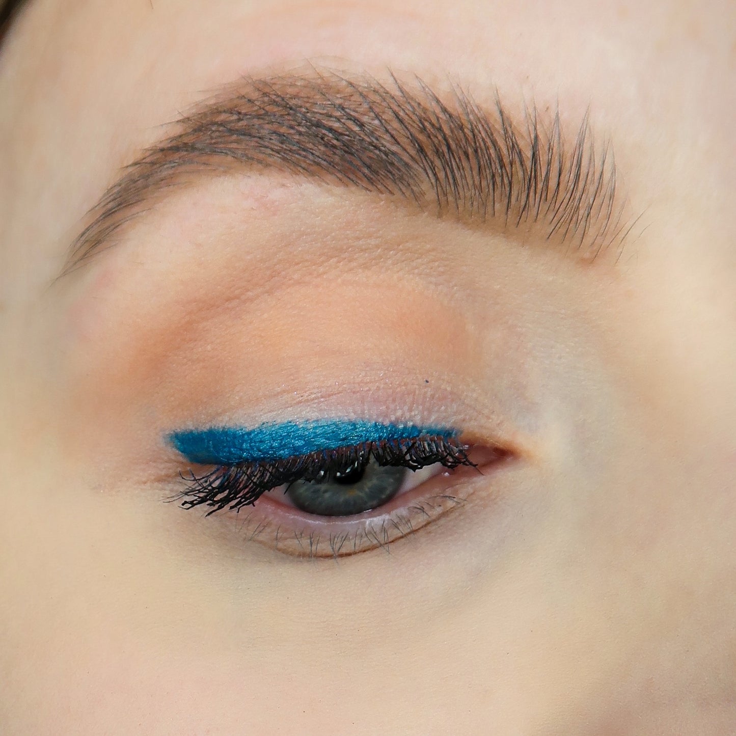 Waterproof Metallic Eyeliner 81 Blue Ice